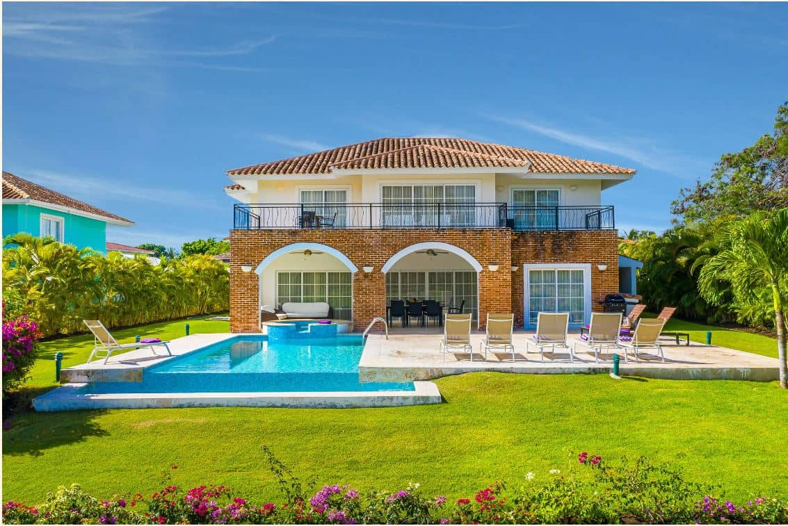 Tropical Villa in Dominican Republic: The Perfect Combination of Coral Stone and Brick Veneer
