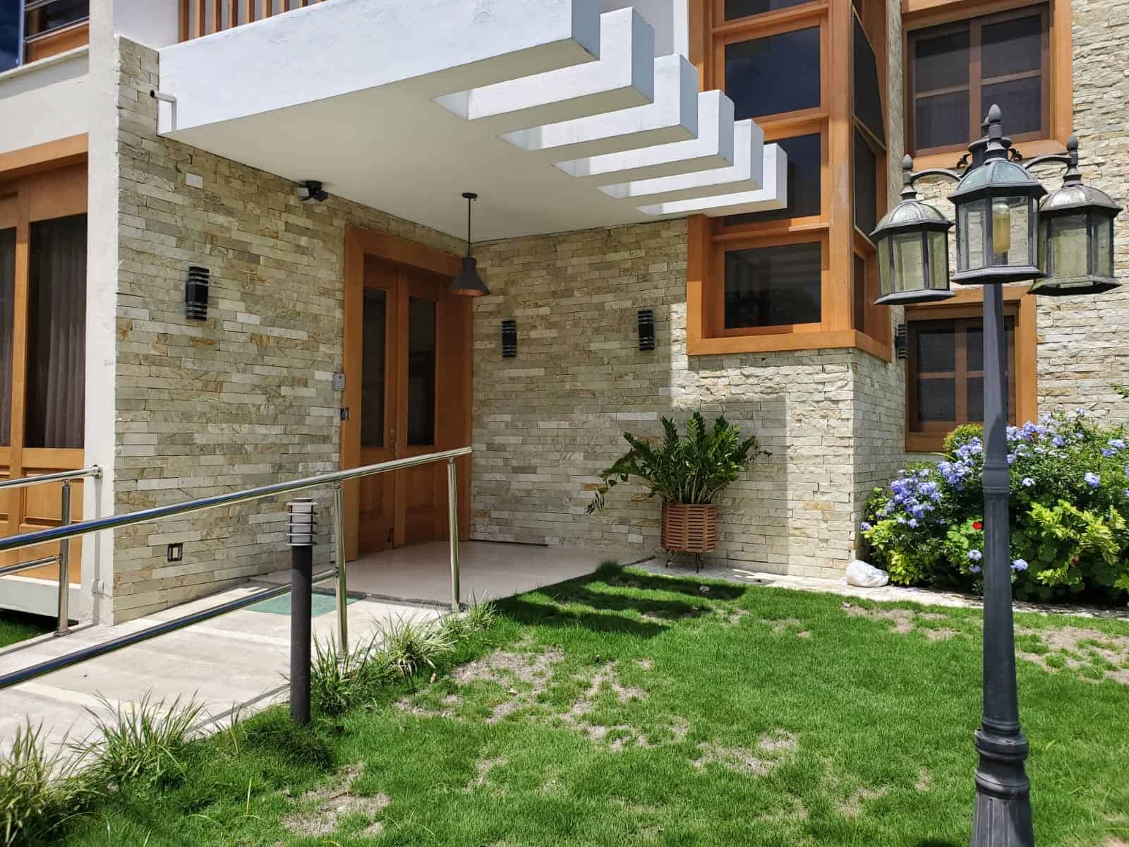Limestone Veneer